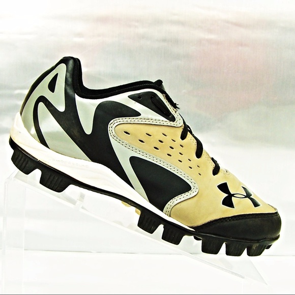 youth under armour baseball shoes